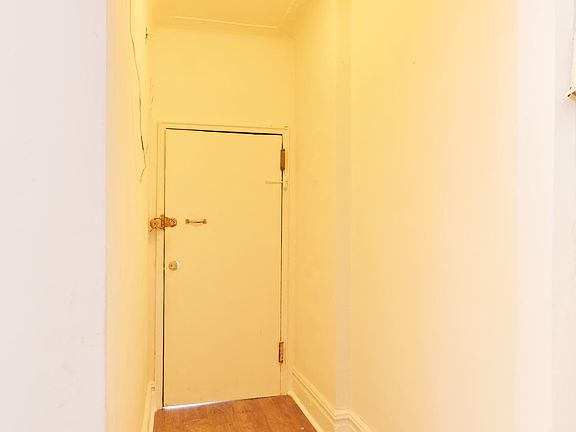 3rd image of 1238 Evergreen Ave #1