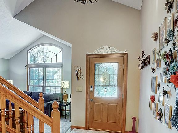 5th image of 204 Kingsmeadow Ln