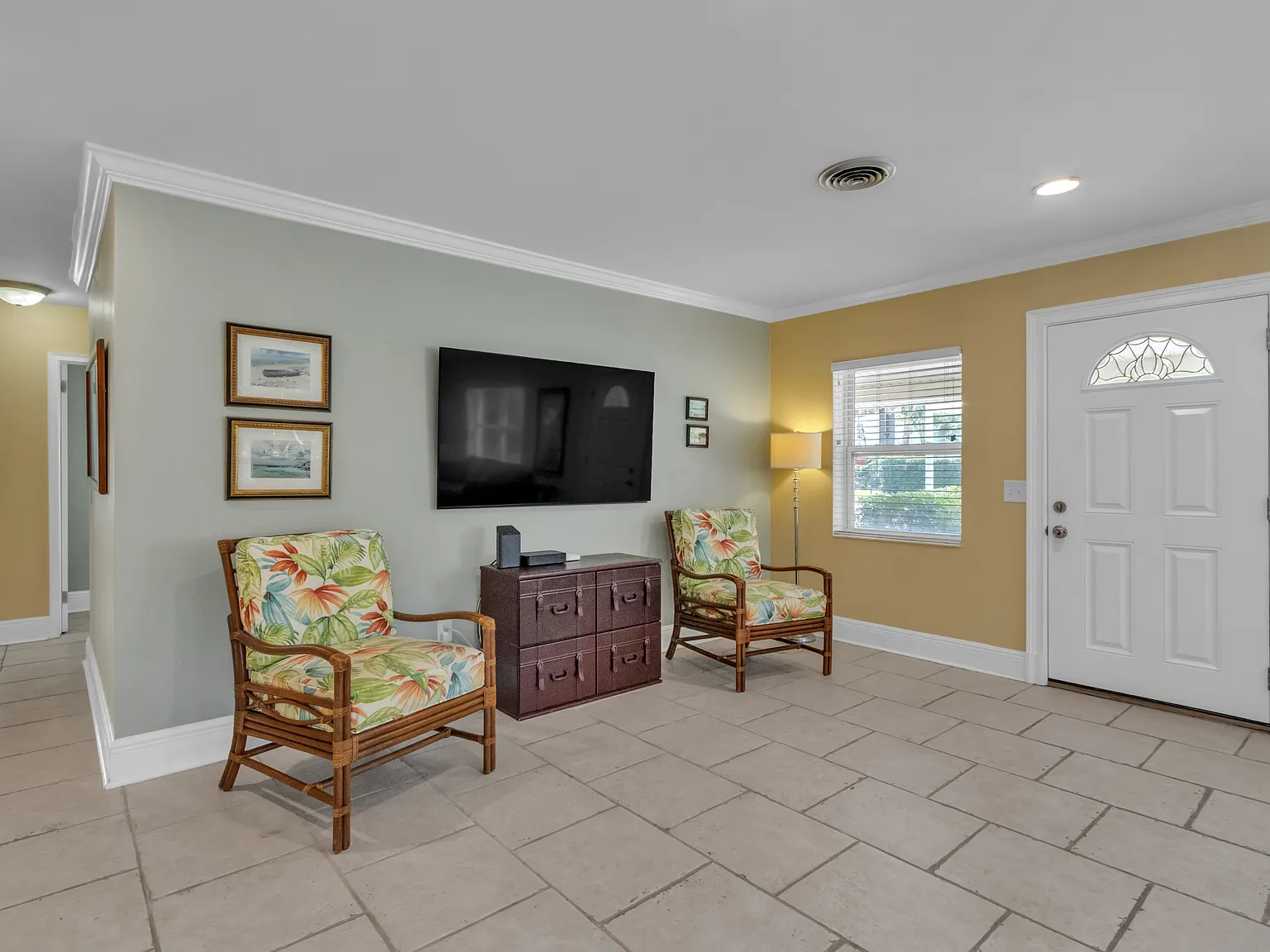 4 bed, 2409 sqft, $3,400 — Photo 2