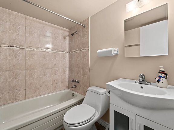 3rd image of 7080 Lucas Rd