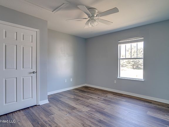 3rd image of 420 Richmond Dr