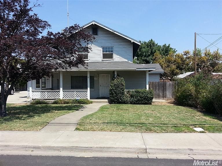 1st image of 305 E Roseburg Ave