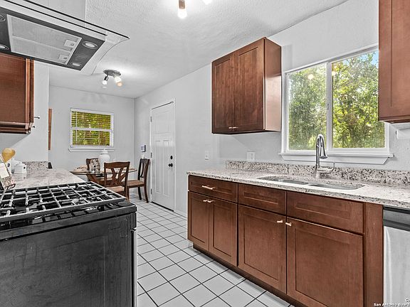 5th image of 506 BROOKVIEW DR