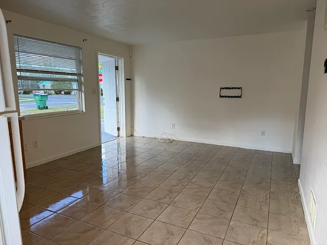 1 bed, 698 sqft, $1,100 — Photo 3