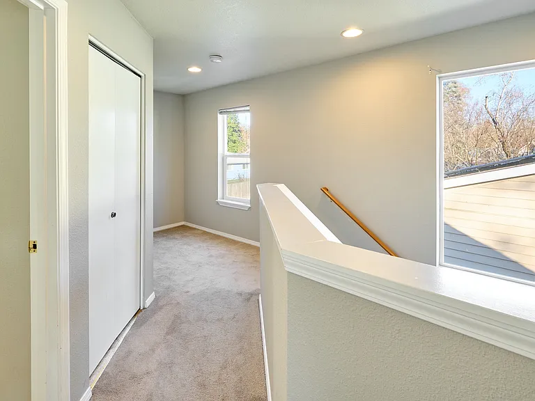 555 Ford St SE — Photo 26