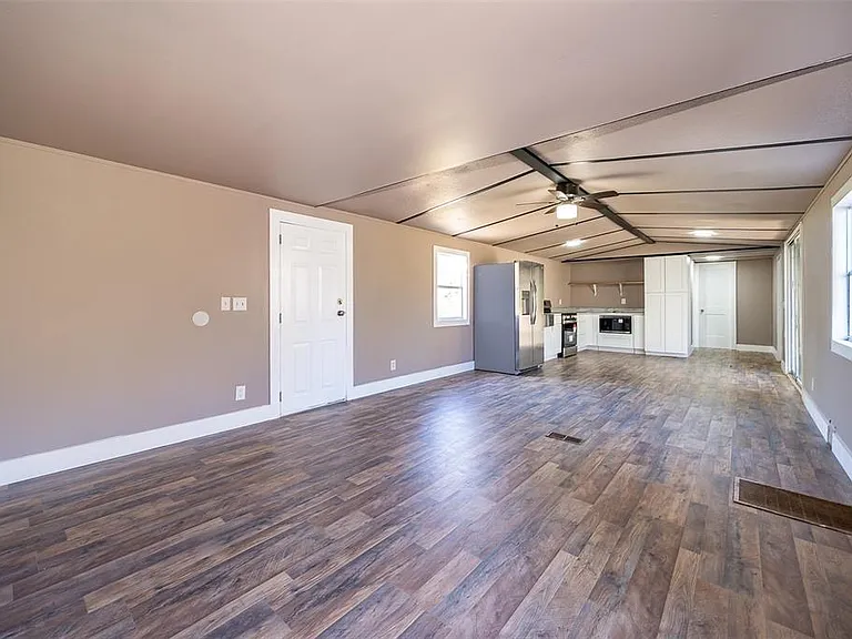 101 Caroline Ave — Photo 6