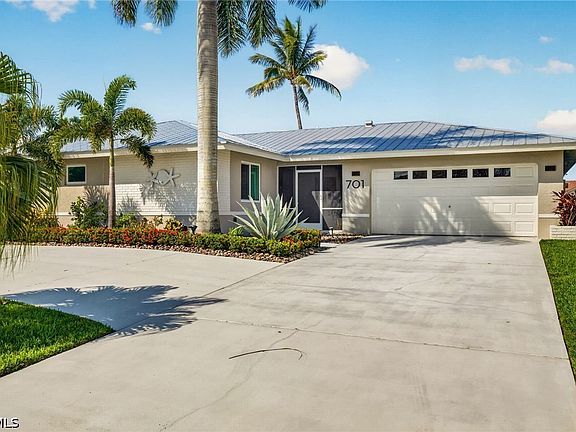 2nd image of 701 Santa Margerita Ln