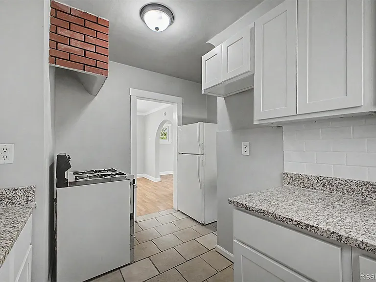 1301 E Muir Ave — Photo 16
