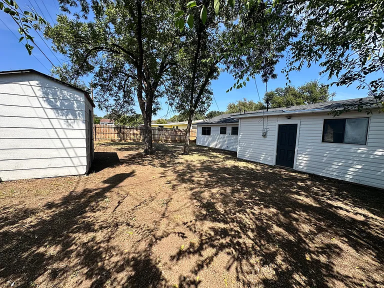 233 Robin Hood Trl — Photo 19