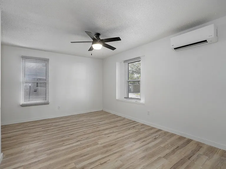 301 W State St #D — Photo 9