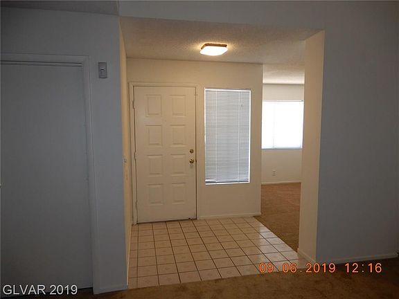 3rd image of 2736 Wentworth Cir