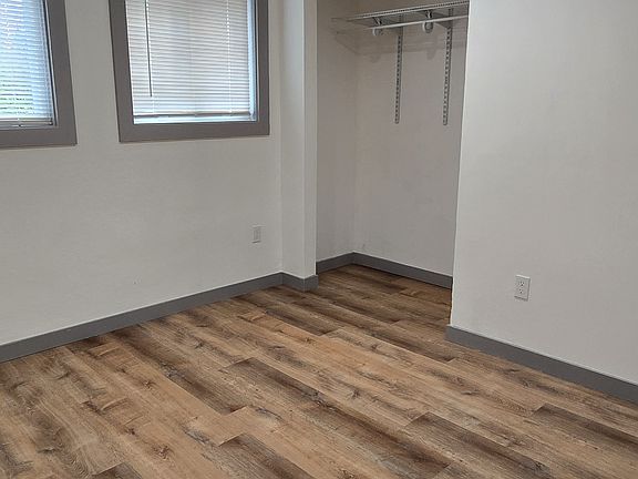 5th image of 505 1/2 W 12th St #1/2