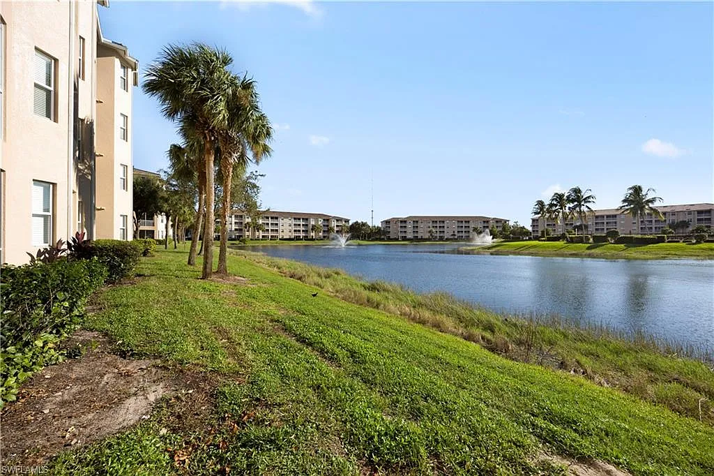 2 bed, 2.0 bath, 1121 sqft, $1,895 — Photo 2