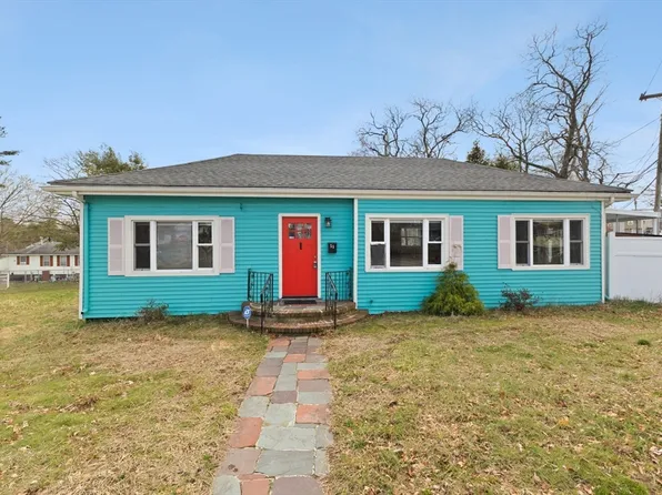 55 Pond St, Randolph, MA 02368