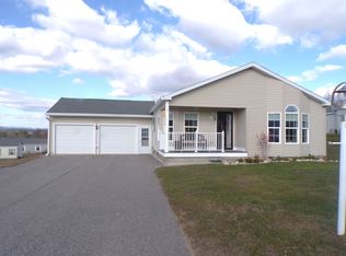 1 Eagle Nest Dr, Franklin, NH 03235