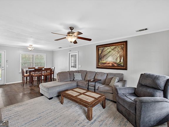 3rd image of 212 Lee Dr