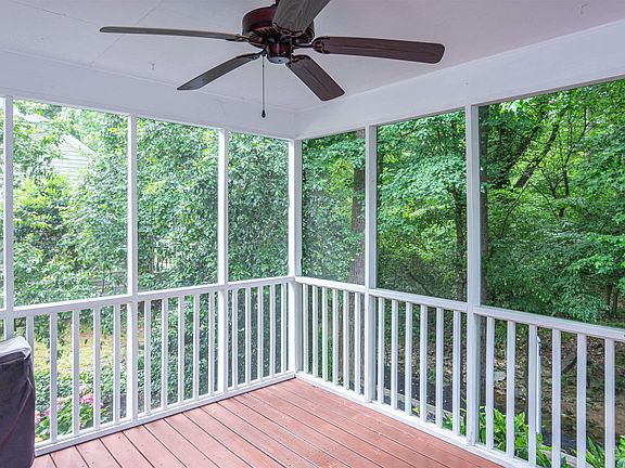 3rd image of 27 Summer Glen Dr