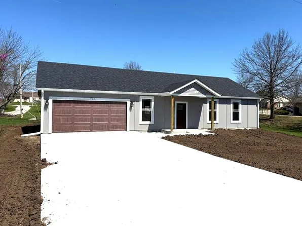 705 Roe Ln, Macon, MO 63552