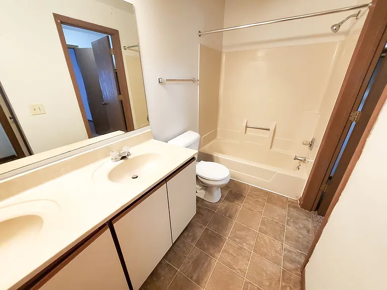 Orchard Village Apartments — Photo 35