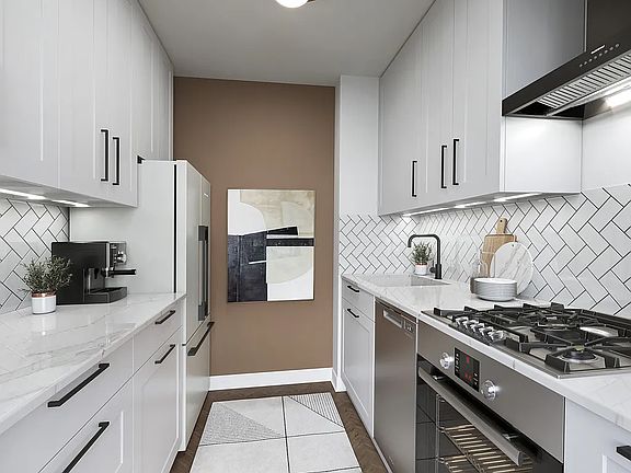 5th image of 10 W 15th St APT 1419
