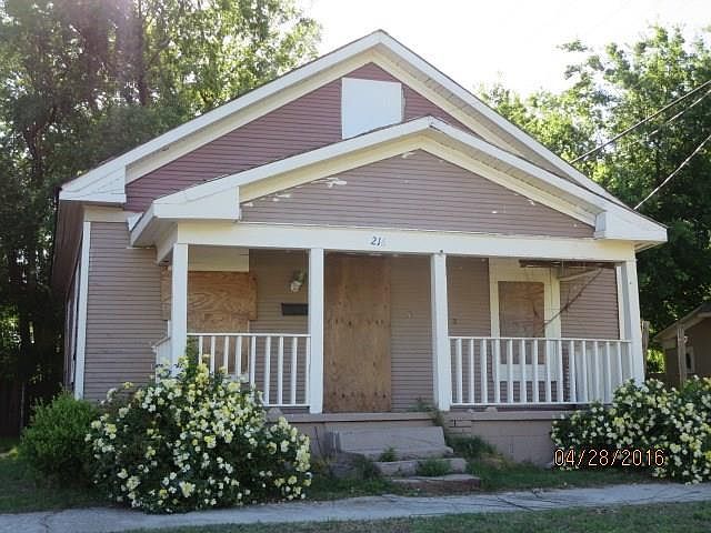 2nd image of 216 N Blackwelder Ave