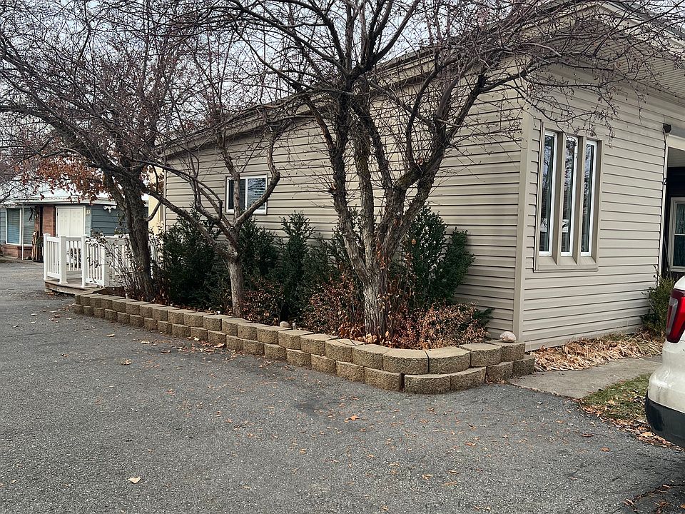 Side entrance from Deck, parking near deck