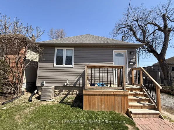 29 Trapnell St, Saint Catharines, ON L2R 1B1