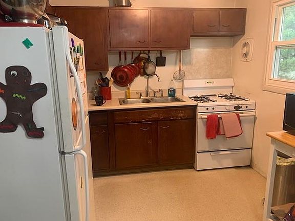2nd image of 11 Jean Ct