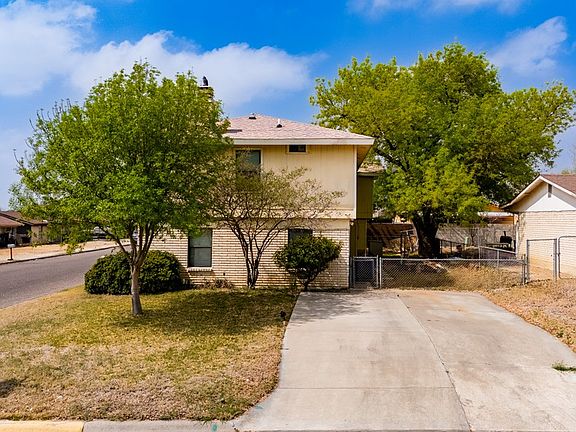 3rd image of 1801 Royal Ridge Dr