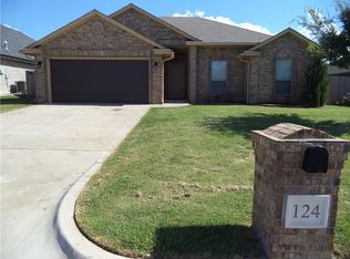 124 SW 8th St, Moore, OK 73160