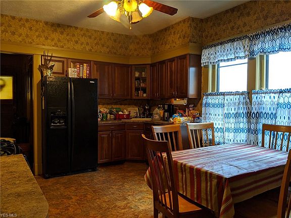 5th image of 3944 Carlyle Ave