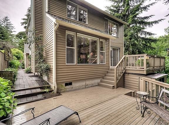 3 decks to view the park