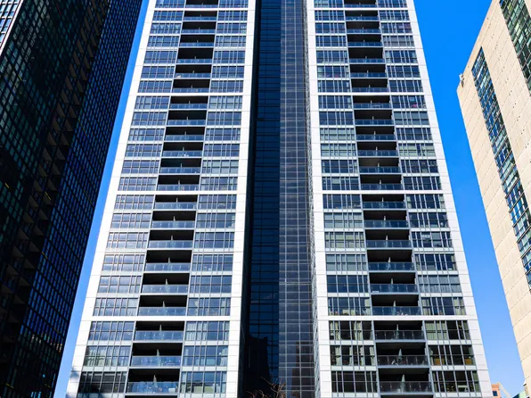 28 Ted Rogers Way #1012, Toronto, ON M4Y 2J4