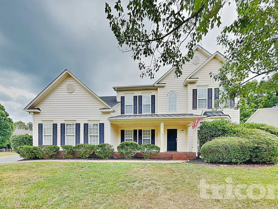 1002 Hollingdale Ct