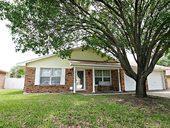 2nd image of 104 Carolyn Dr