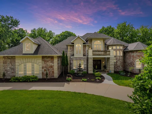 1047 Shady Oaks Dr, Dubuque, IA 52003