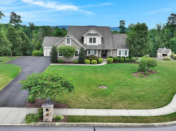5 Harvey Cir, Hummelstown, PA 17036