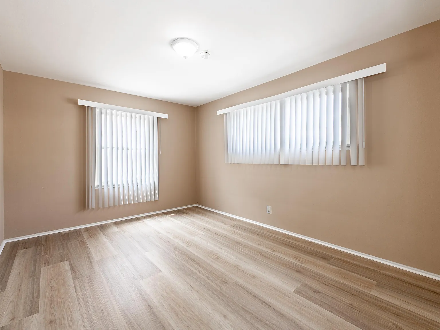 2 bed, 1100 sqft, $2,600 — Photo 3
