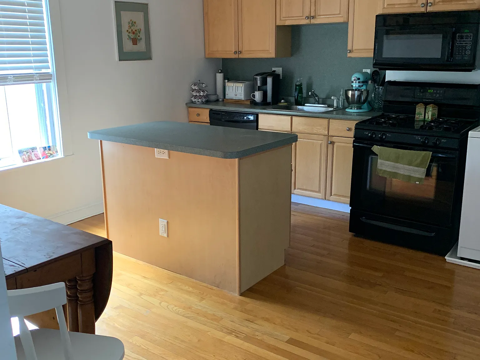 1 bed, 700 sqft, $2,200 — Photo 3