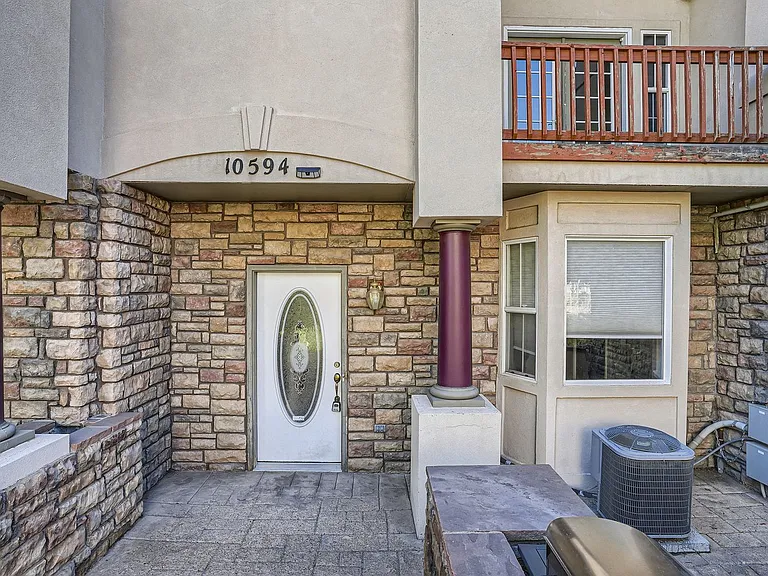 Exterior Front Entry