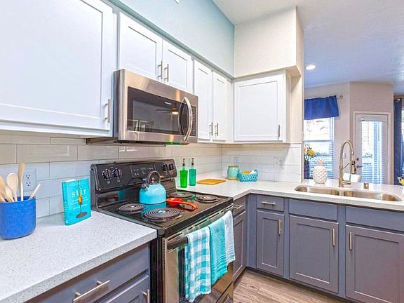 5th image of 5250 Spanish Heights Dr #9