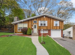 33 Bellevue Dr, Cranston, RI 02920