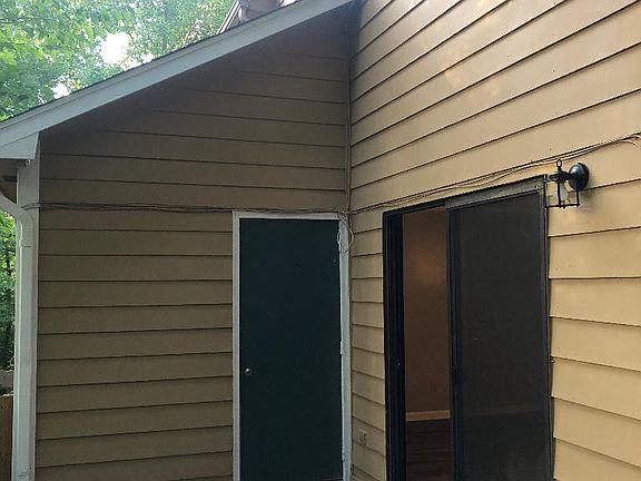 4th image of 633 Idlewood Ln APT D