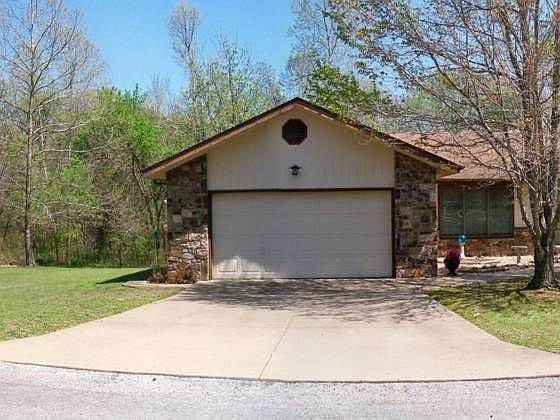 1st image of 4 Kilsyth Ln