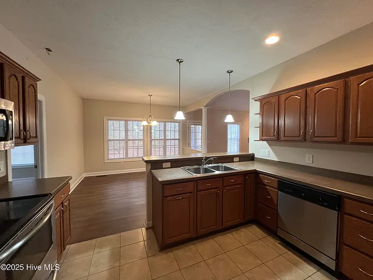 754 Riverbirch Dr — Photo 7