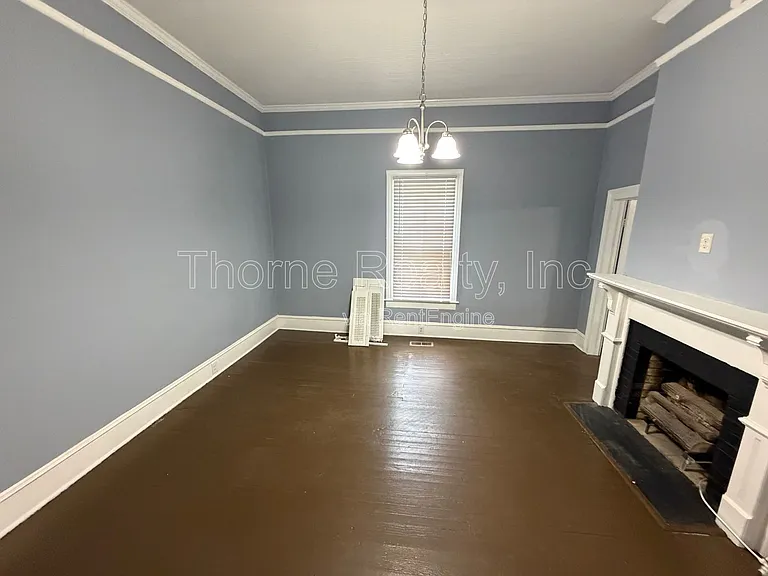 412 W Walnut St — Photo 8