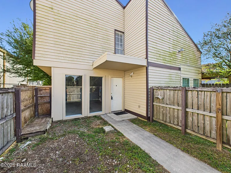 201 Fox Run Ave #1 — Photo 1