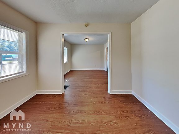 3rd image of 3220 Hovey St