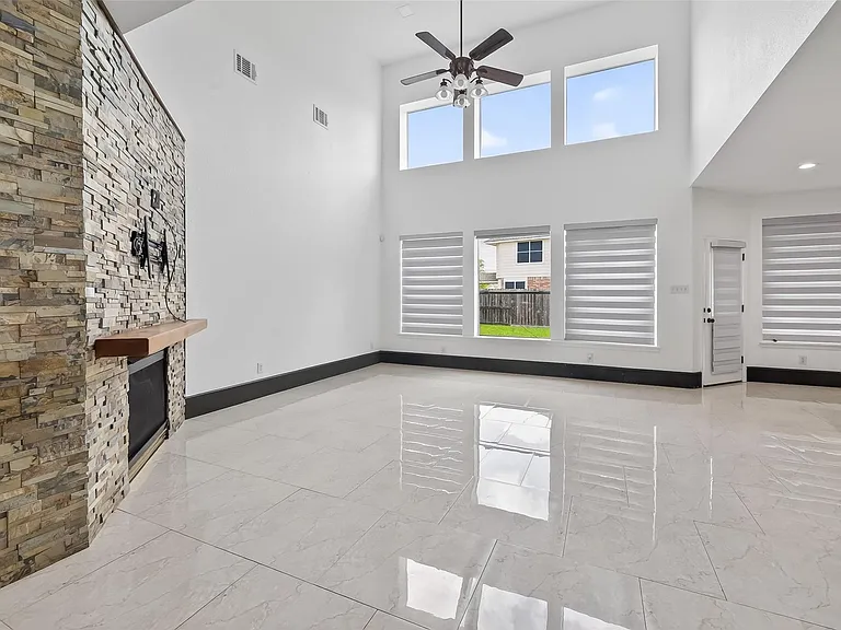 1311 Rene Ct — Photo 8