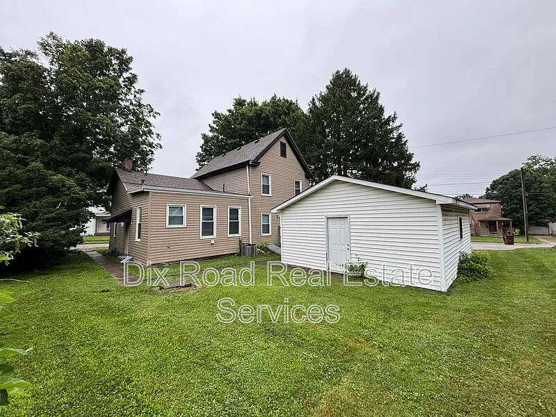 4 bed, 2.0 bath, 1829 sqft, $1,695 — Photo 3